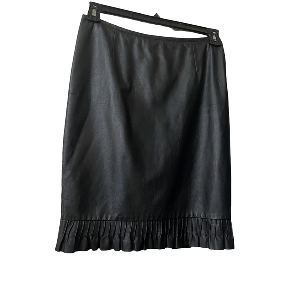 Laundry By Shelli Segal Dresses & Skirts - Laundry by Shelli Segal size 6 Black Leather Pencil skirt with ruffle